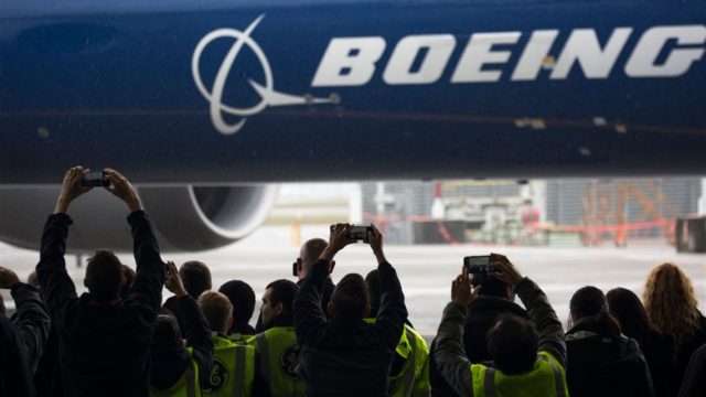 Estima Boeing despidos voluntarios adicionales ante situación en el mercado