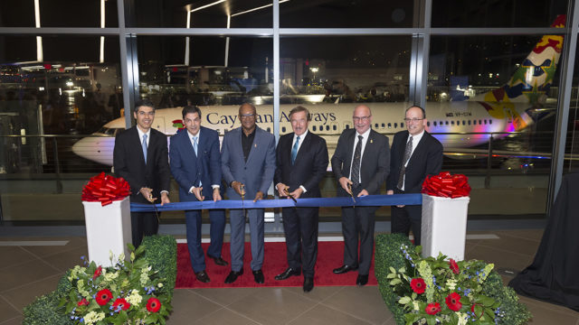 Cayman Airways recibe el primer MAX 8 en el Caribe