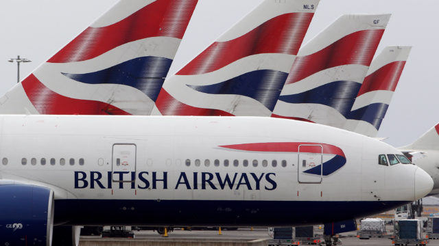 Personal de British Airways en Heathrow acepta un nuevo acuerdo salarial y evita la huelga.