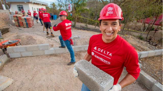 Empleados voluntarios viajan a México para la 13a Construcción Global de Delta con Hábitat para la Humanidad