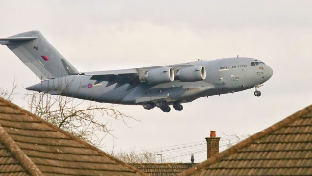 C-17 Globemaster de la Royal Air Force realiza aterrizaje de emergencia en Birmingham