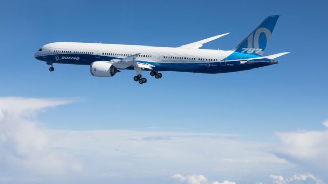 Boeing 787-10 Dreamliner despega por primera vez