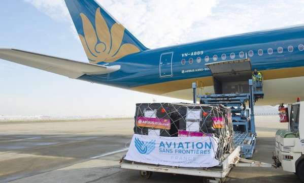 Fundación Airbus y Vietnam Airlines donan juguetes a hospital en Vietnam