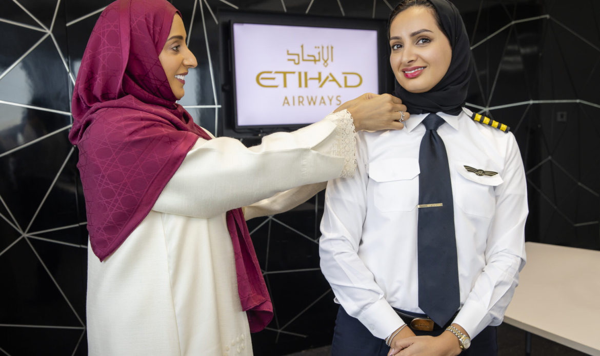 Etihad da la bienvenida a la primera capitana de los Emiratos Árabes Unidos