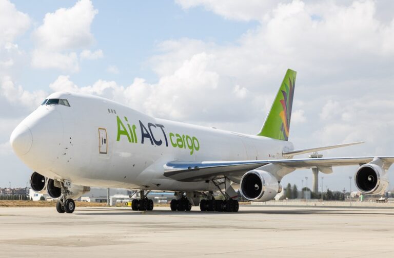 Investigación revela que un motor aceleró tras el aterrizaje en el accidente de Air ACT en Hong Kong