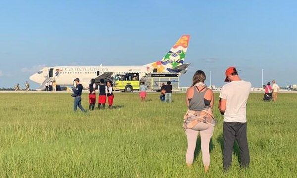 Vuelo de Cayman Airways aterriza de emergencia en Orlando
