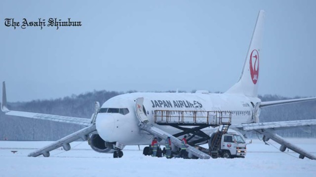 737 de Japan Airlines evacuado por humo en cabina
