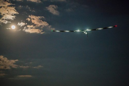 Solar Impulse 2 despega de Nueva York, intentando el primer vuelo transatlántico eléctrico y solar