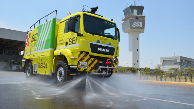 Aeropuertos y Servicios Auxiliares desarrolla vehículo aeroportuario para Extinción de Incendios​