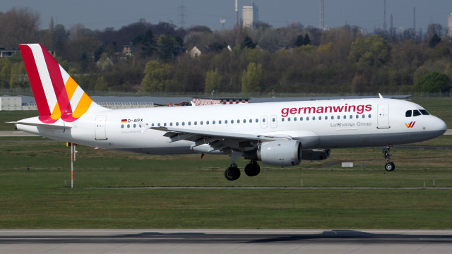 Copiloto de Germanwings “practicó” descensos previo al accidente