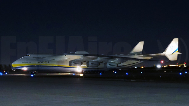 Aeropuerto de Santiago recibe histórica visita del Antonov An225 Mriya, el avión más grande del mundo