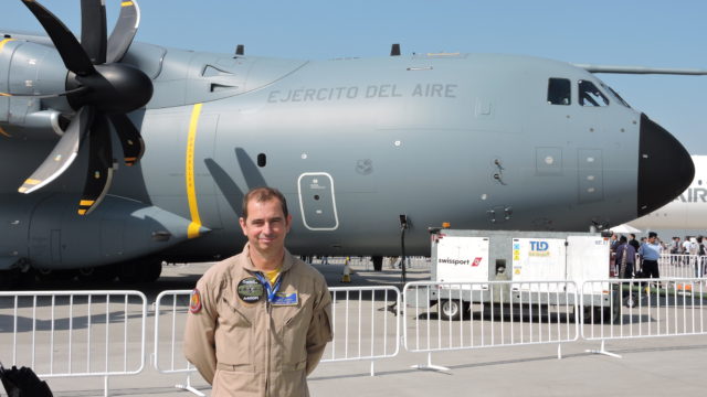 Ignacio Lombo piloto del A400M: “Es un orgullo que sea visto en esta feria”
