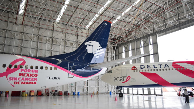 Delta y AeroMéxico presentan su Avión Rosa