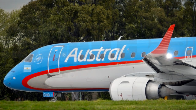 Austral recibió 20 ofertas para el recambio de la flota Embraer