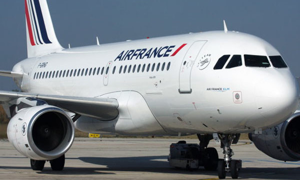 Encuentran bebé en equipaje de mano en vuelo de Air France