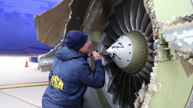 Investigadores encuentran fatiga de metal en motor de 737 de Southwest