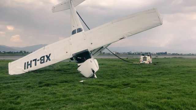 C172 de escuela de vuelo sufre excursión de pista en Toluca