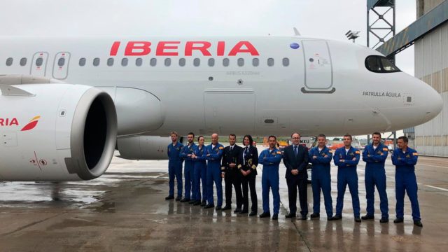 Iberia recibe a “Patrulla Águila”, su primer A320neo