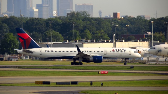Delta levanta suspensión de vuelos tras problemas con computadoras