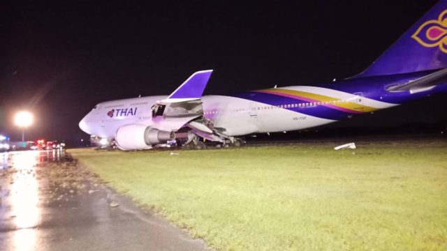 B747 de Thai sufre excursión de pista en Tailandia