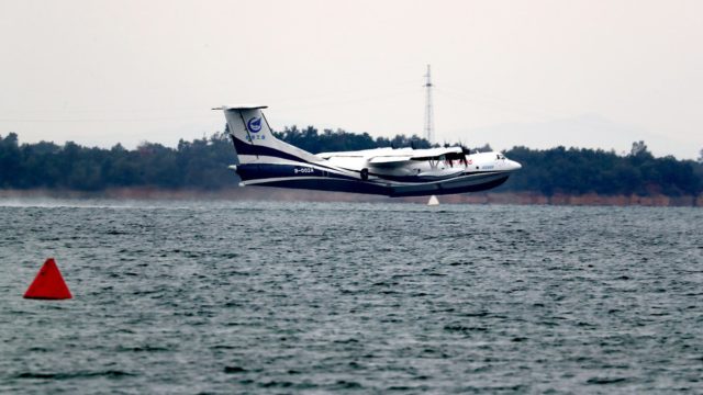 Vídeo: AG600, el avión anfibio más grande del mundo, despega por primera vez desde agua