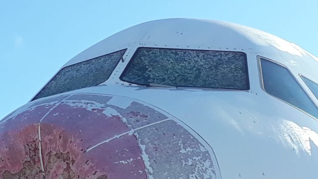 A320 de LATAM aterriza de emergencia tras daños por granizo