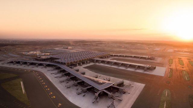 Inauguran en Turquía aeropuerto más grande del mundo