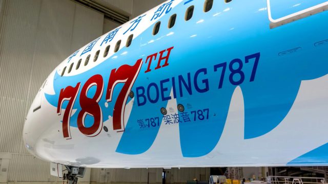 Boeing entrega el 787 número 787