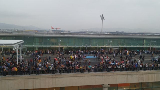 Manifestación en el aeropuerto de Barcelona El Prat provoca caos y cancelaciones