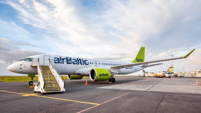 A220 de AirBaltic sufre falla de motor en vuelo