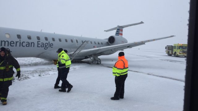 Sufre excursión de pista aeronave en Chicago O´Hare