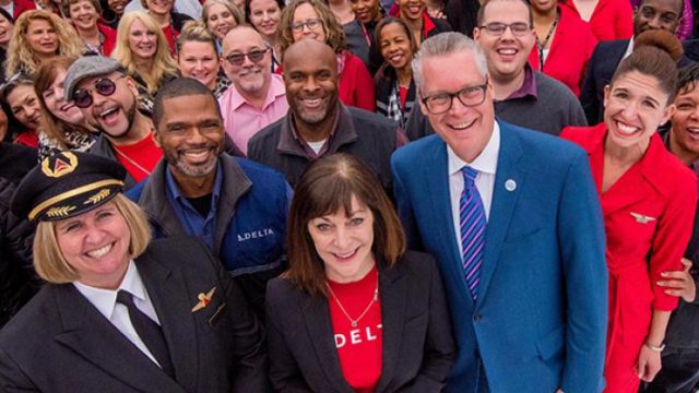Delta paga a sus empleados más de mil millones de dólares como participación en los beneficios