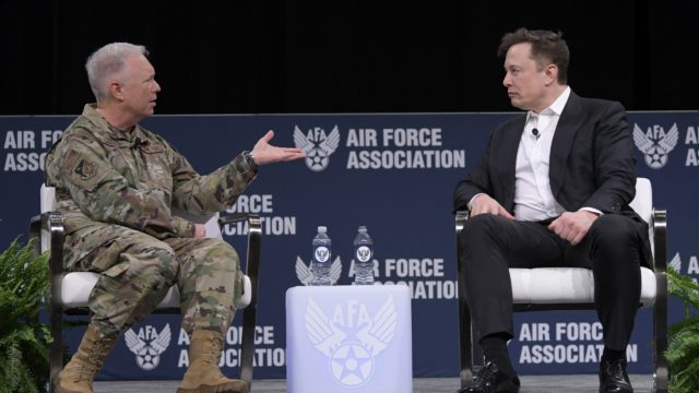 Elon Musk anuncia el fin de la era de los aviones de combate tripulados