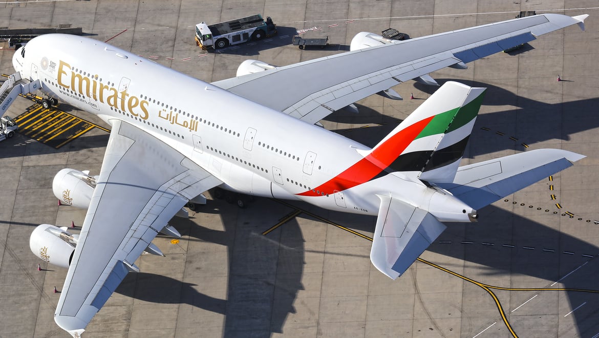 Airbus A380 de Emirates es golpeado con un dron durante aproximación