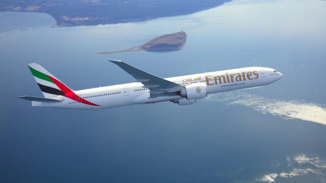 Emirates amplía la suspensión de vuelos con India hasta finales de junio