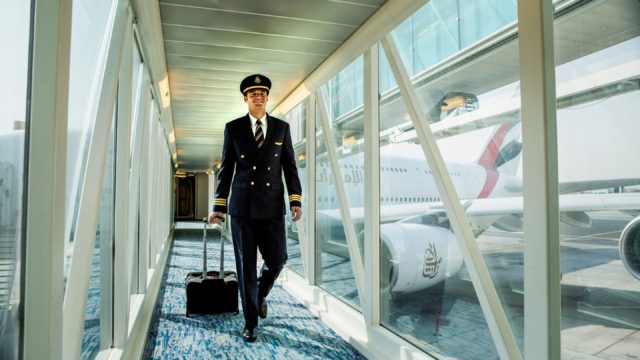 Emirates ofrece a sus pilotos 12 meses de licencia no remunerada con costos de alojamiento y atención medica cubiertos