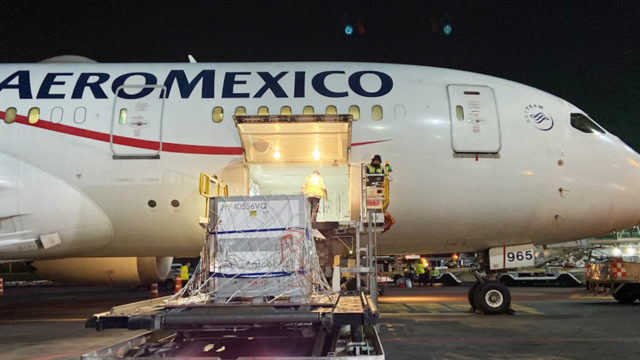 Aeroméxico transporta sustancia activa para fabricación de vacunas en México