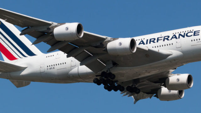 Encuentran piezas del motor del A380 de Air France en Groenlandia