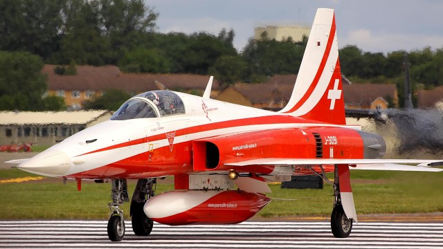 Dos F-5 de la Patrulla Suiza colisionan en pleno vuelo