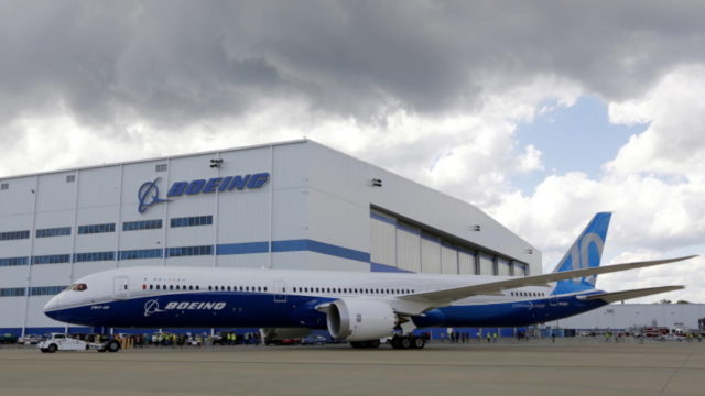 Boeing considera cerrar las líneas de ensamblaje del 787 de Everett o Charleston