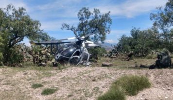 Helicóptero de la Fuerza Aérea Mexicana realiza aterrizaje forzoso