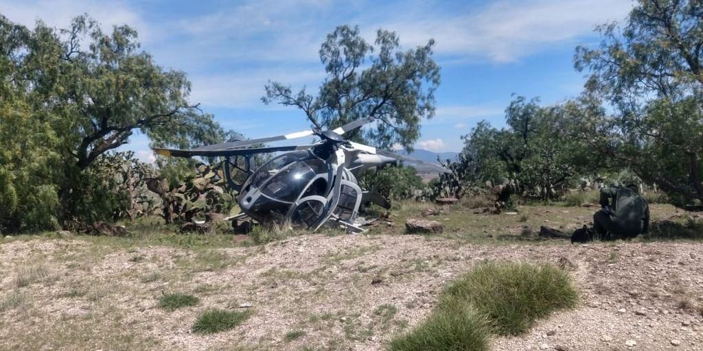 Helicóptero de la Fuerza Aérea Mexicana realiza aterrizaje forzoso