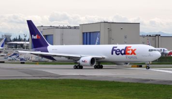 FedEx pone en tierra aviones ante fuerte caída en sus ingresos