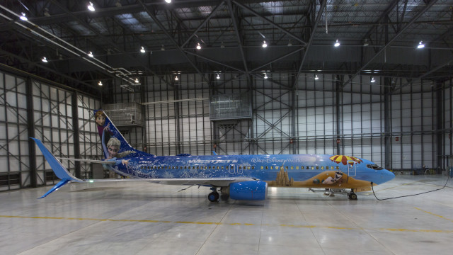 WestJet presenta su avión inspirado en Frozen de Disney