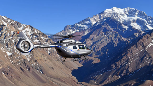 Airbus H145 aterriza en la cima del Aconcagua