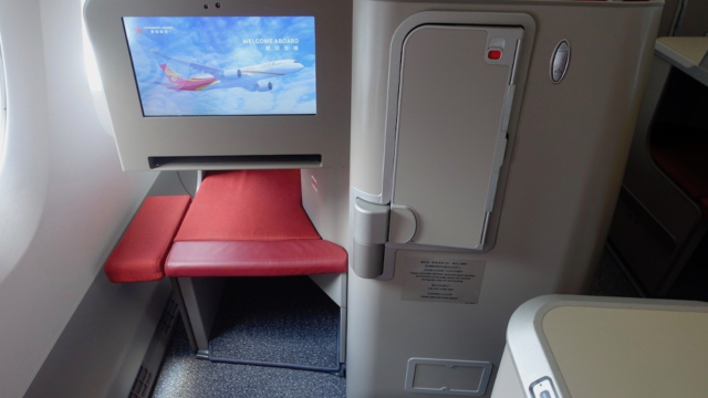 Hong Kong Airlines despide a 170 empleados y elimina servicios a bordo