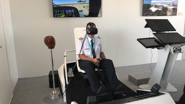 Thales muestra simuladores de helicópteros con visión 360 grados en el Paris Air Show