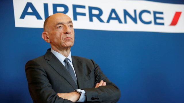 CEO de Air France ofrece renunciar tras fracaso en negociaciones con sindicatos