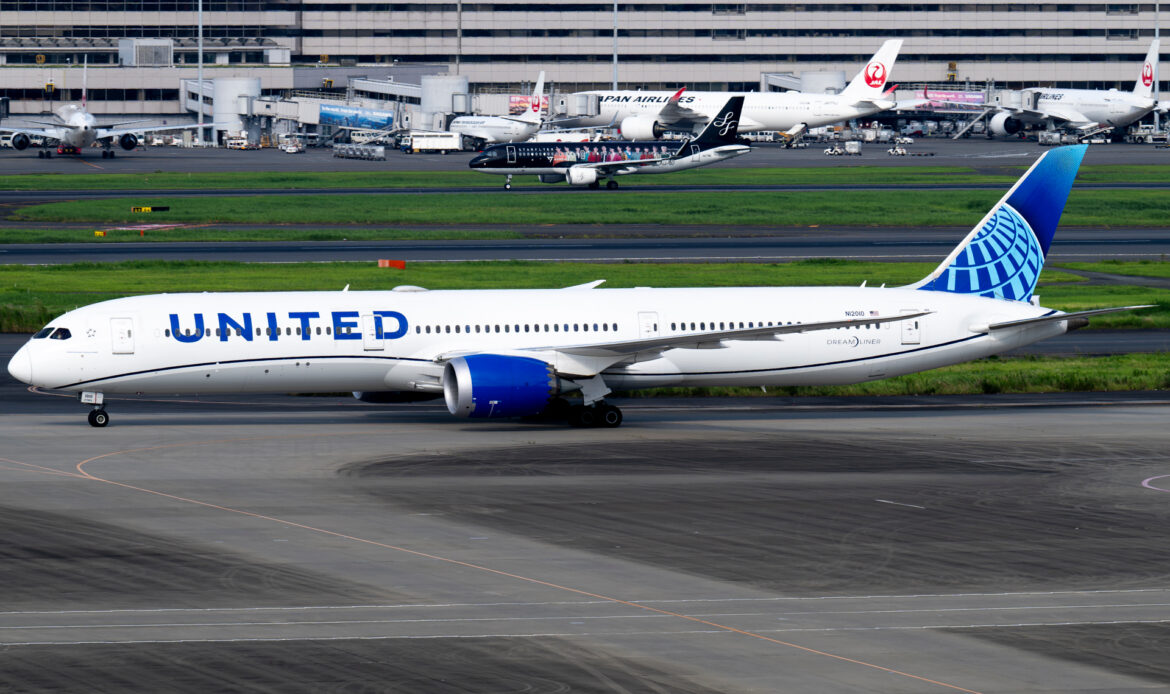 Cuerpo es encontrado en tren de aterrizaje de un avión de United