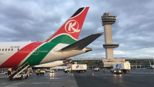 Cae polizón en vuelo de Kenya Airways